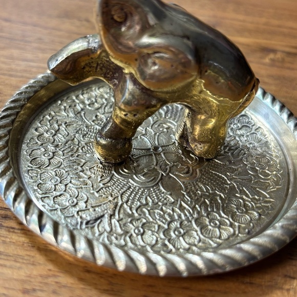 Vintage solid brass elephant ring holder trinket dish - Picture 7 of 7